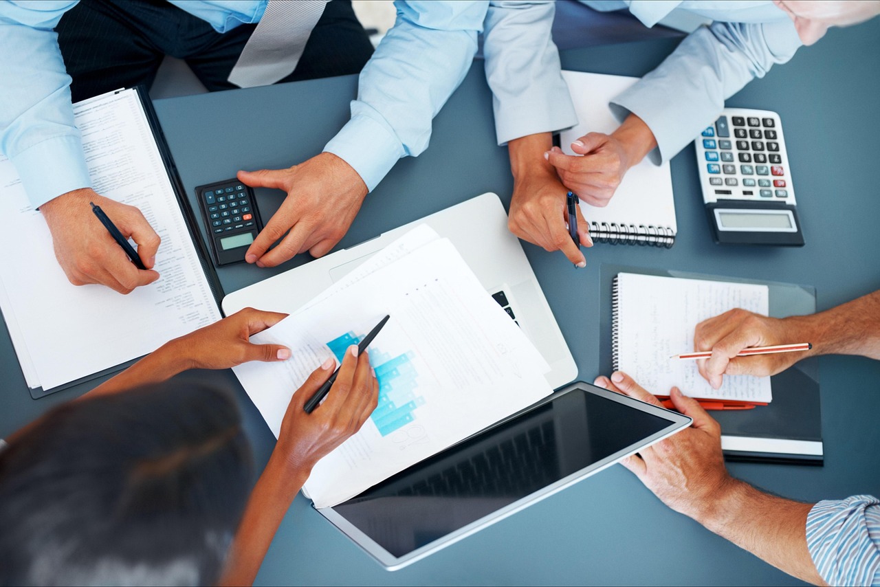 Prestari servicii. Obligatii TVA pentru servicii online catre pers. fizice si juridice din UE si non UE