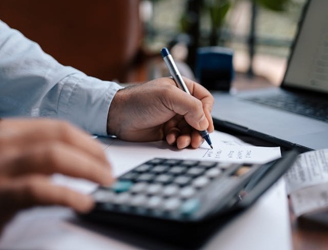 obligatii fiscale accesorii in cazul inregistrarii cu intarziere in scopuri de TVA