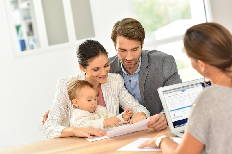 4 pasi de urmat pentru a crea un viitor financiar stabil pentru familia ta