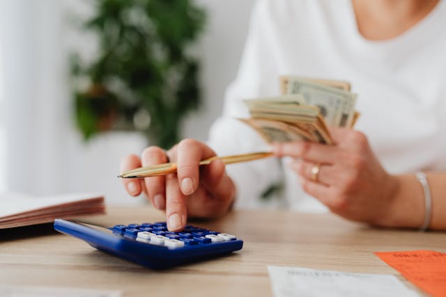 reducerile comerciale si financiare: Reguli contabile, tratament TVA si studiu de caz
