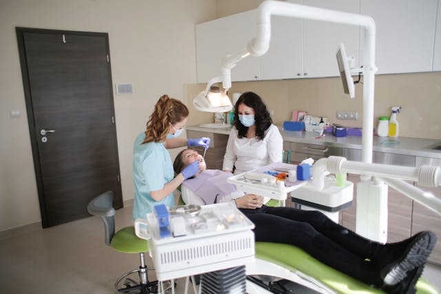 ajustarea TVA la trecerea unui cabinet medical SRL la regimul normal de TVA
